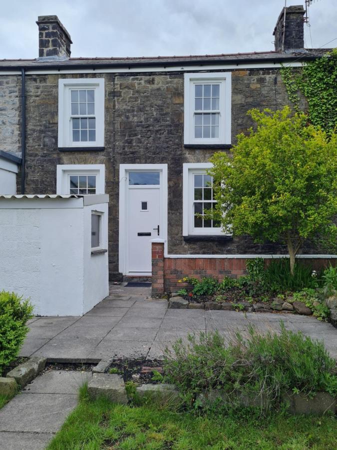 Picturesque 2 Bedroom Miners Cottage Near Bike Park Wales & Brecon Beacons Мертир-Тидвилл Экстерьер фото